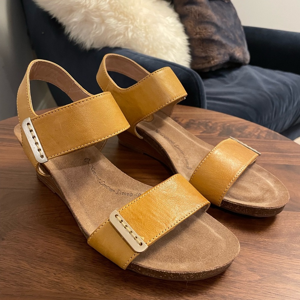 Sofft Women's Sandals in Golden Tan